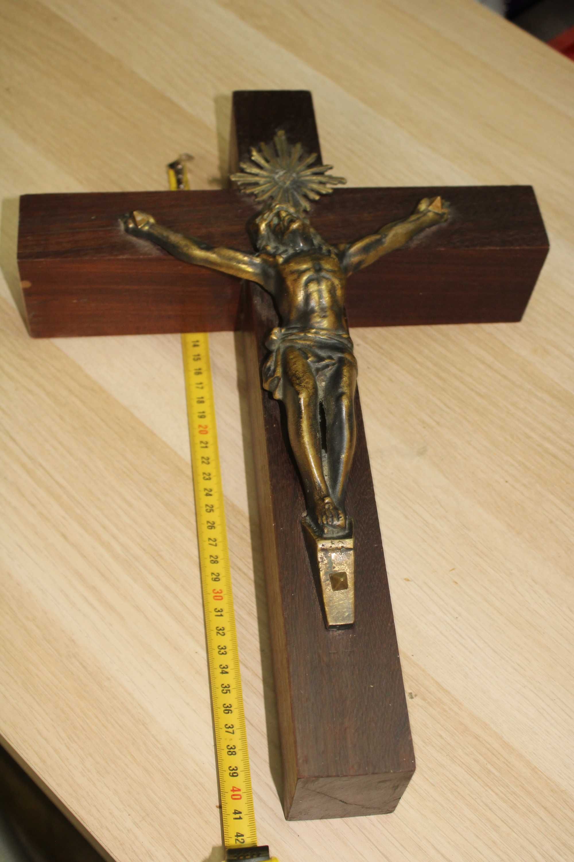 Crucifixo base em Madeira e Latão