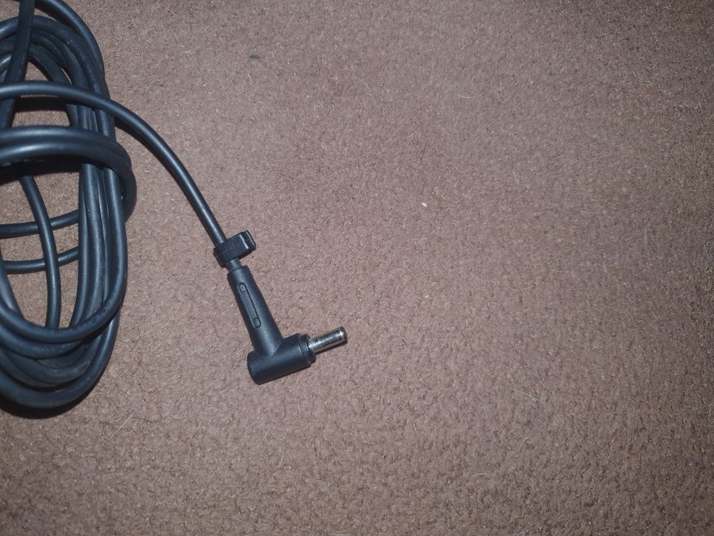 Zasilacz orginalny do laptopów ASUS 19V 2.3A cienki bolec
