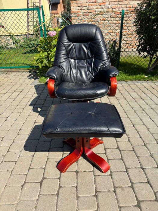 кресло кожаное реклайнер с пуфом или меняю на офисное кресло кожаное
