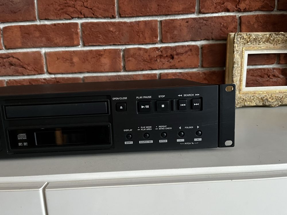 Tascam CD-200BT - Odtwarzacz CD/MP3/WAV/Bluetooth