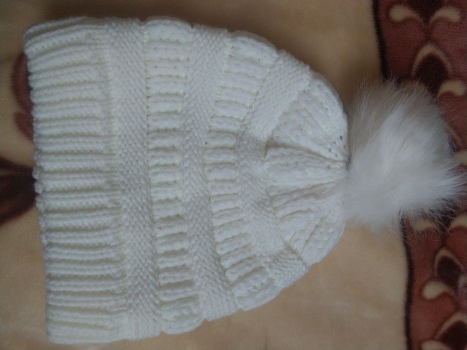 Комплект:шапка жіноча із зйомним бамбоном