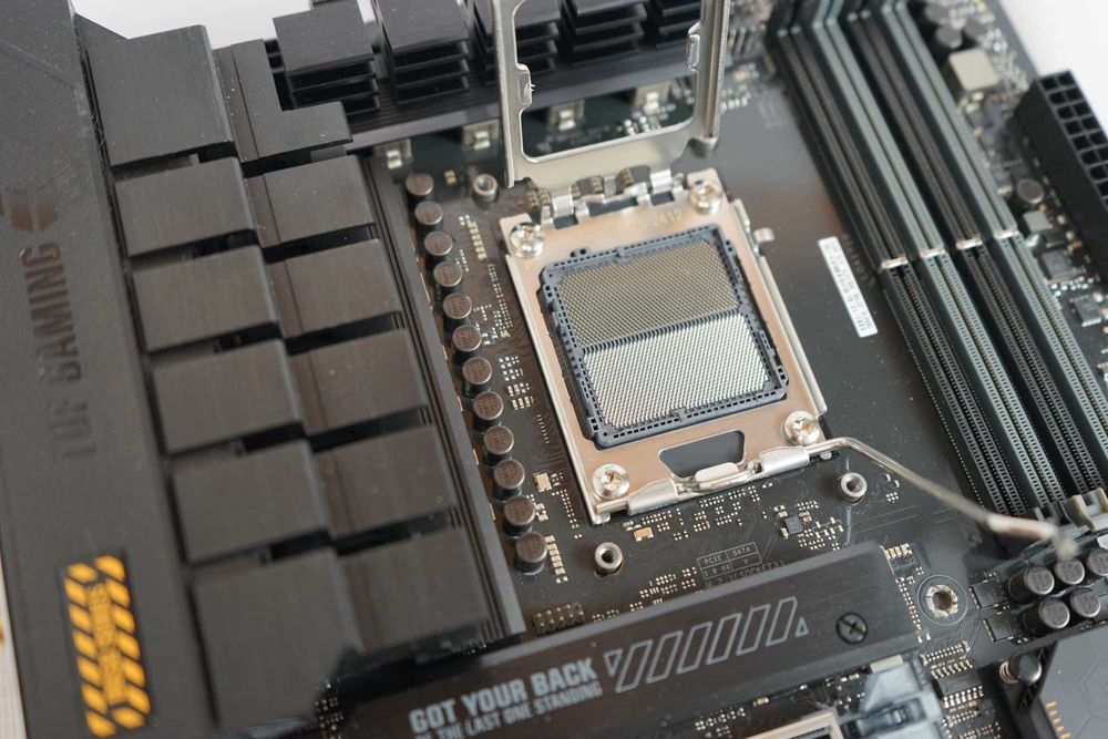 Материнська плата ASUS TUF GAMING B650-E WIFI AM5 Ryzen 5/7/9