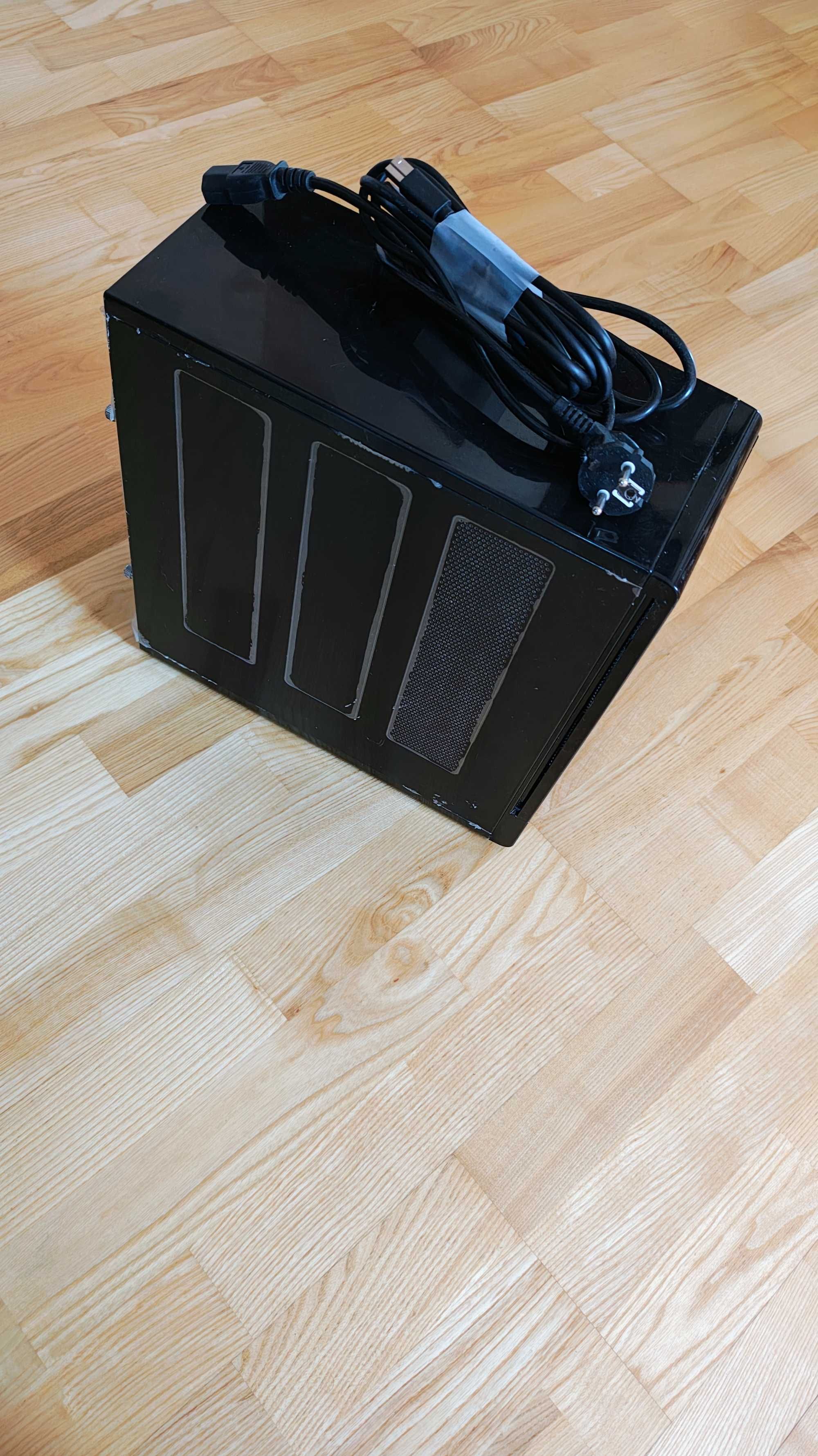 Obudowa Sharkooon na 8 dysków nie Funtec USB esata z dyskami