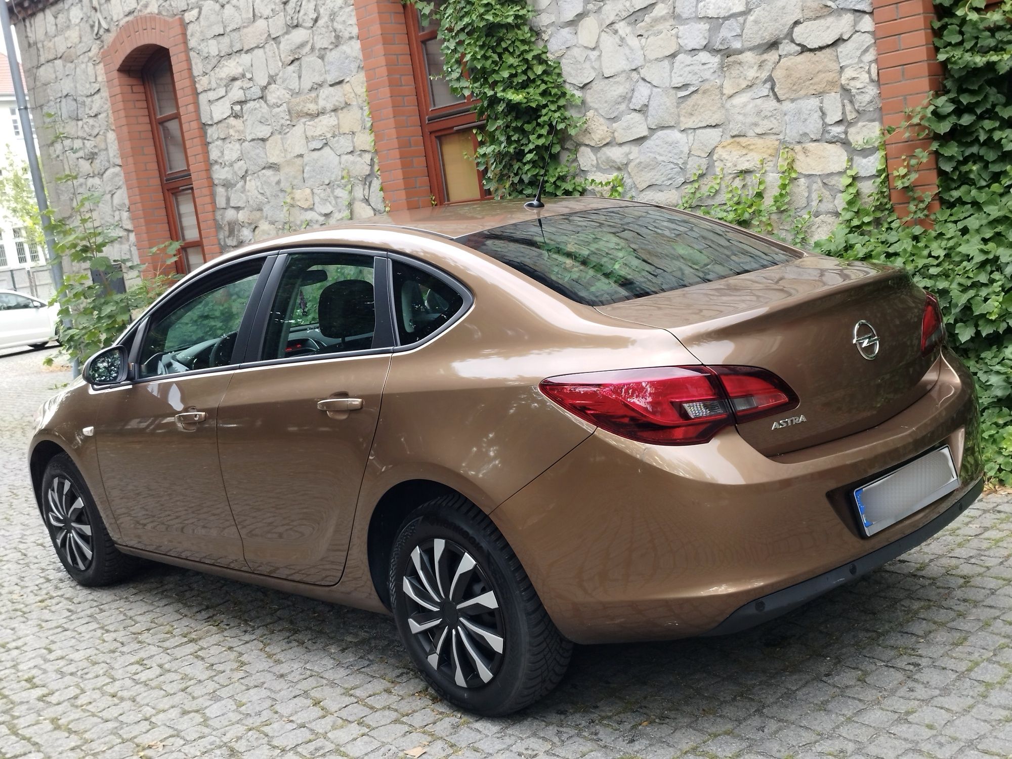 Zadbany Opel Astra J Lift Sedan 2015/16r Polski Salon
