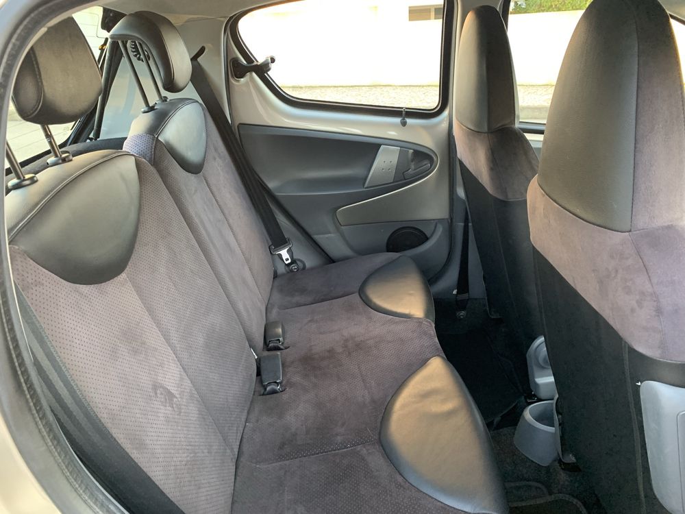 Toyota Aygo 68 cv * 128 mil km * Multimídia * Bancos Péle/Veludo * AC