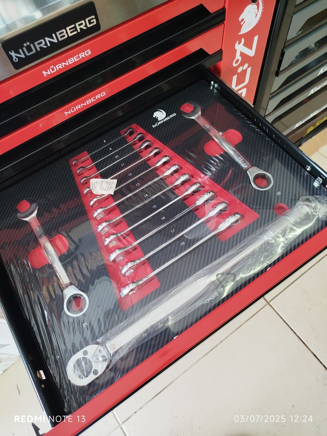 Carrinho ferramentas 6 gavetas 5 c/ferramenta e porta lateral marca Nu