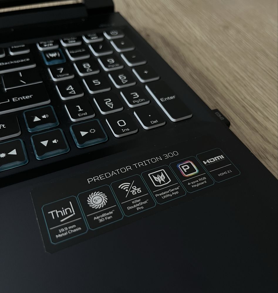 Laptop gamingowy PREDATOR Triton 300 na gwarancji, stan idealny