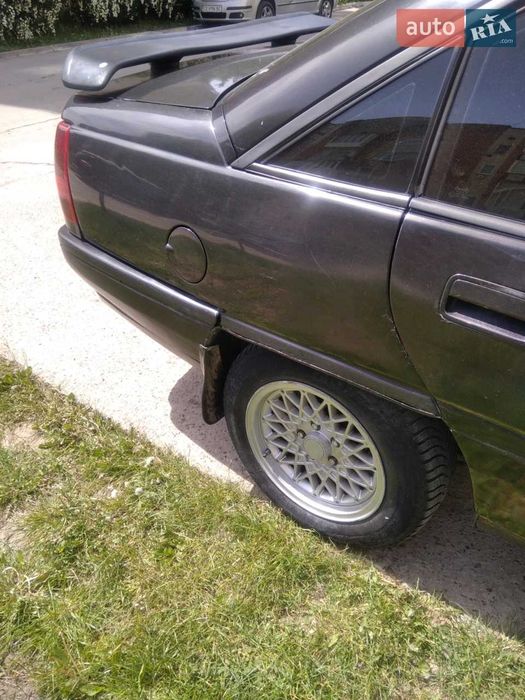 Автомобиль Опель омега