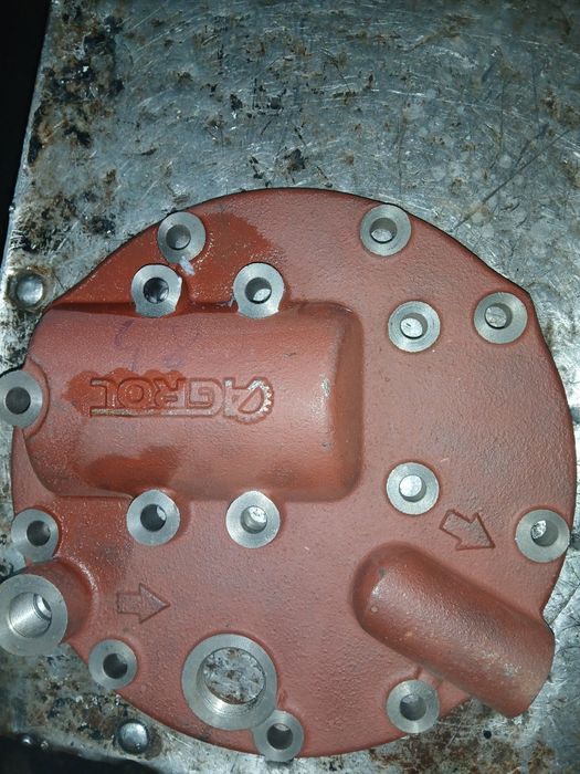 Dekiel pompy podnosnika c-360 pod tura