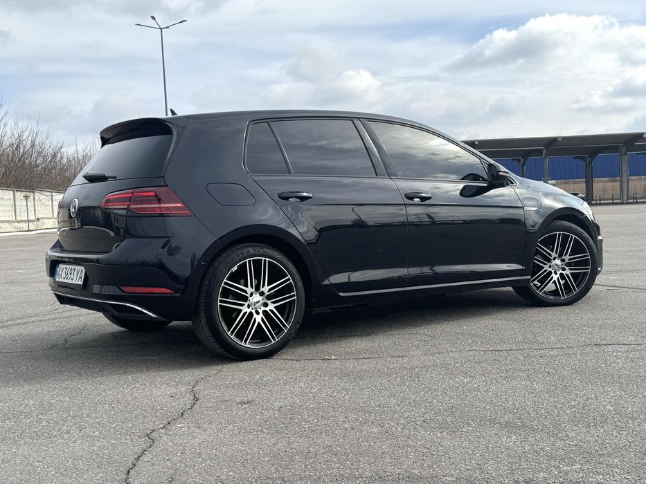 Продам самый максимальный TOP VW E-Golf 36kw 300 км