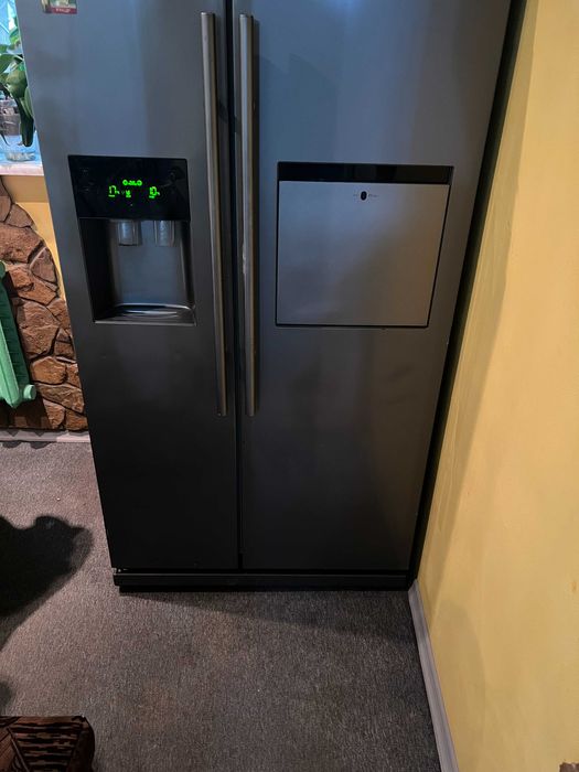 Продам Холодильник Samsung  SIDE By SIDE