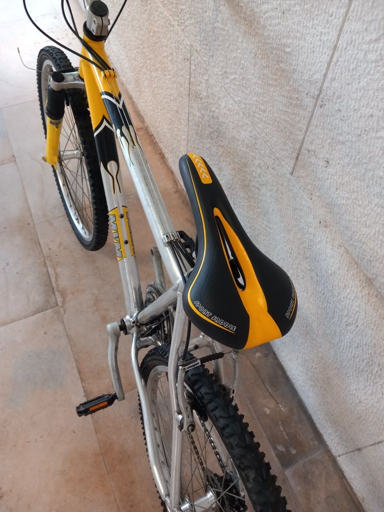 Bicicleta suspensão cross-country