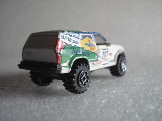 2  antigos carros miniatura Guisval e Majorette