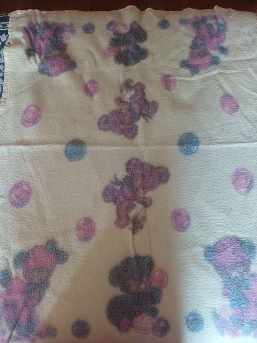 Cobertores e colcha para cama de bebé (5€cada um)