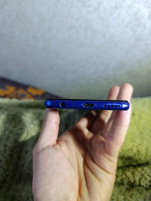 Xiaomi redmi 8T (треснут сверху но работает идеально ) батарея 5 часов