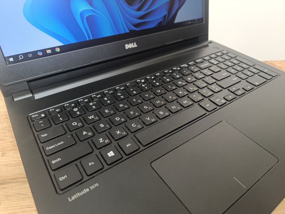 15'6 FHD Dell Latitude 3570/i5-6300U/8GB Ram/SSD 256GB/Батарея 26%знос