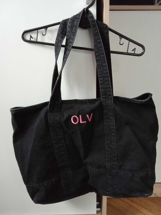 Czarna torba shopper jeans pull and bear
