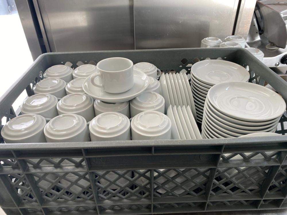 Conjunto de chavenas e pires de pequeno almoço