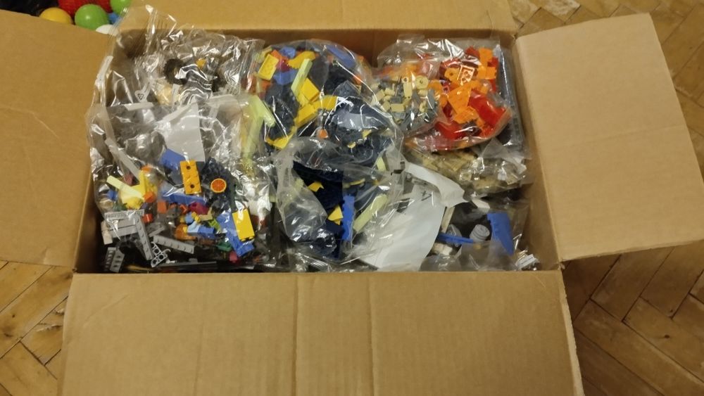 Продам 10 кг. лего