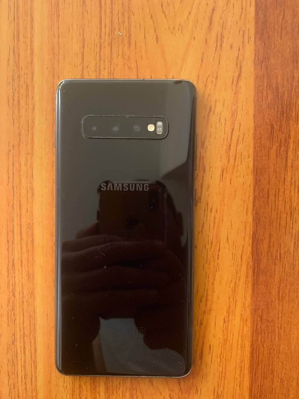 Продам Samsung S10+ plus