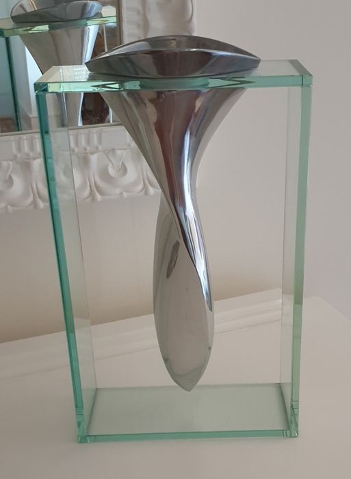 Jarra decorativa vidro e metal