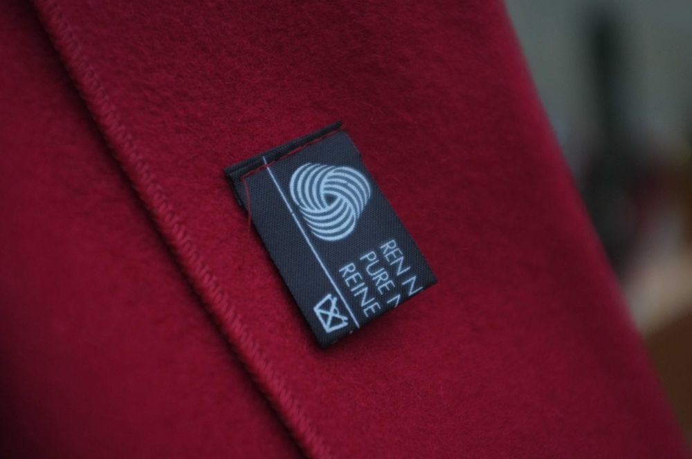 czerwona wełniana peleryna z kapturem real vintage wełna Pure New Wool