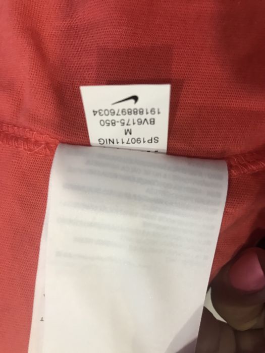 Продам жіночу футболку nike