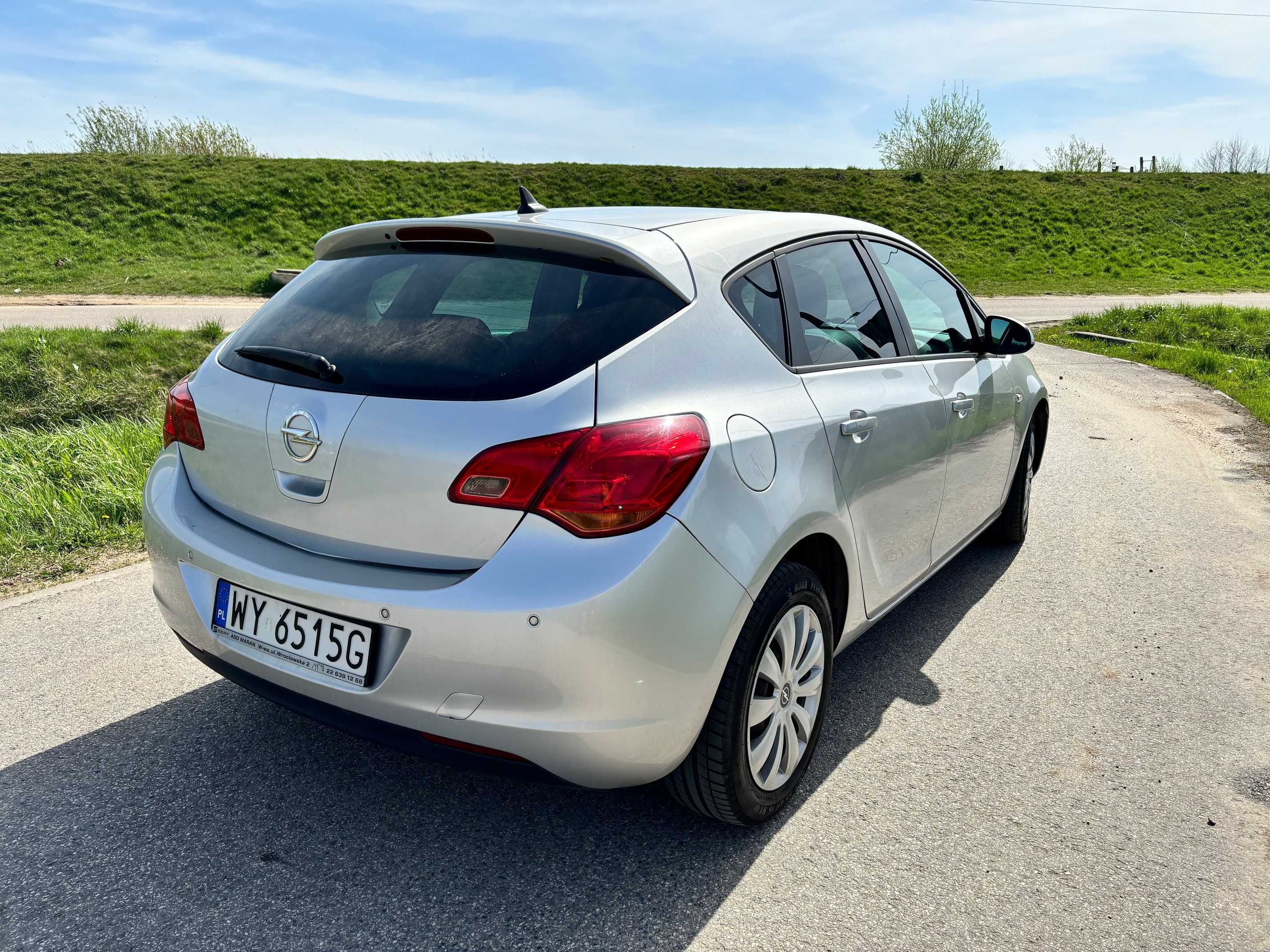 Samochód Opel Astra J CDTI