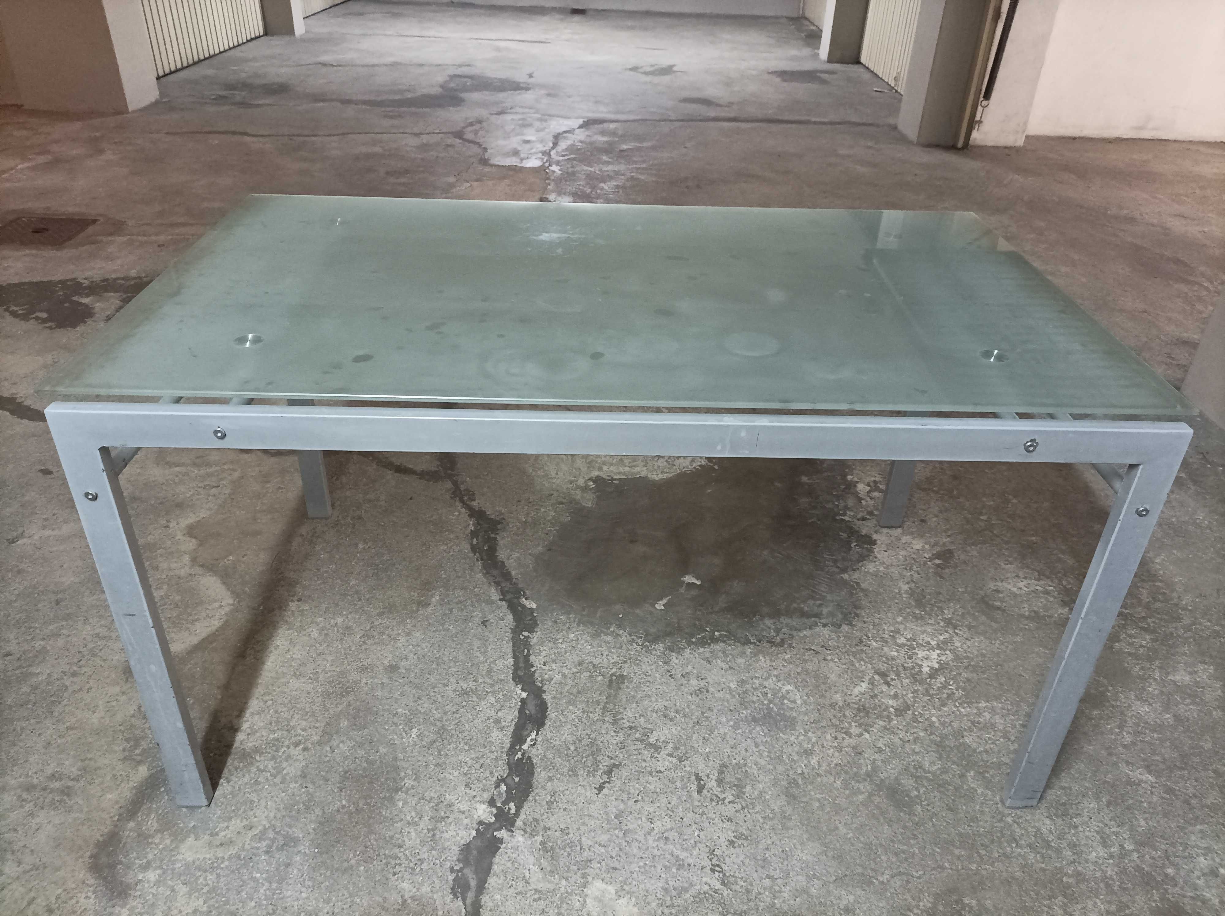 Mesa de cozinha em vidro