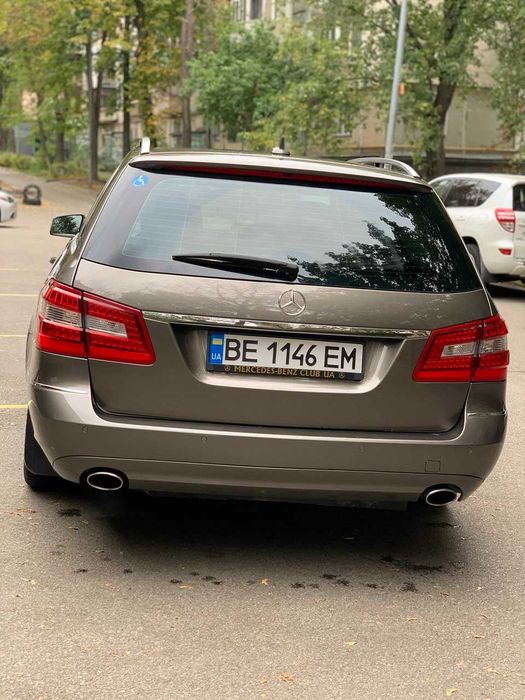 Mercedes Benz E350 повний привід 2011 рік