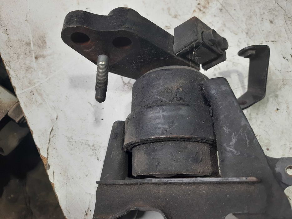 Гідравлічна подушка двигуна тойота Авенсіс т25 2.0 дкат дизель