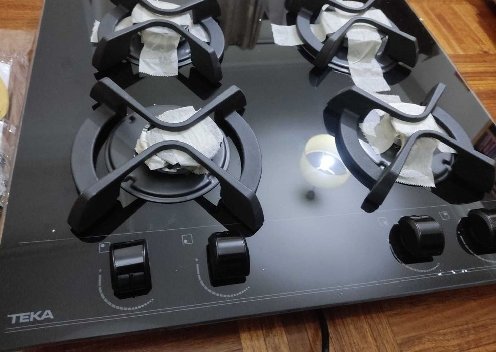 Placa a gás nova e forno elétrico 160 cada