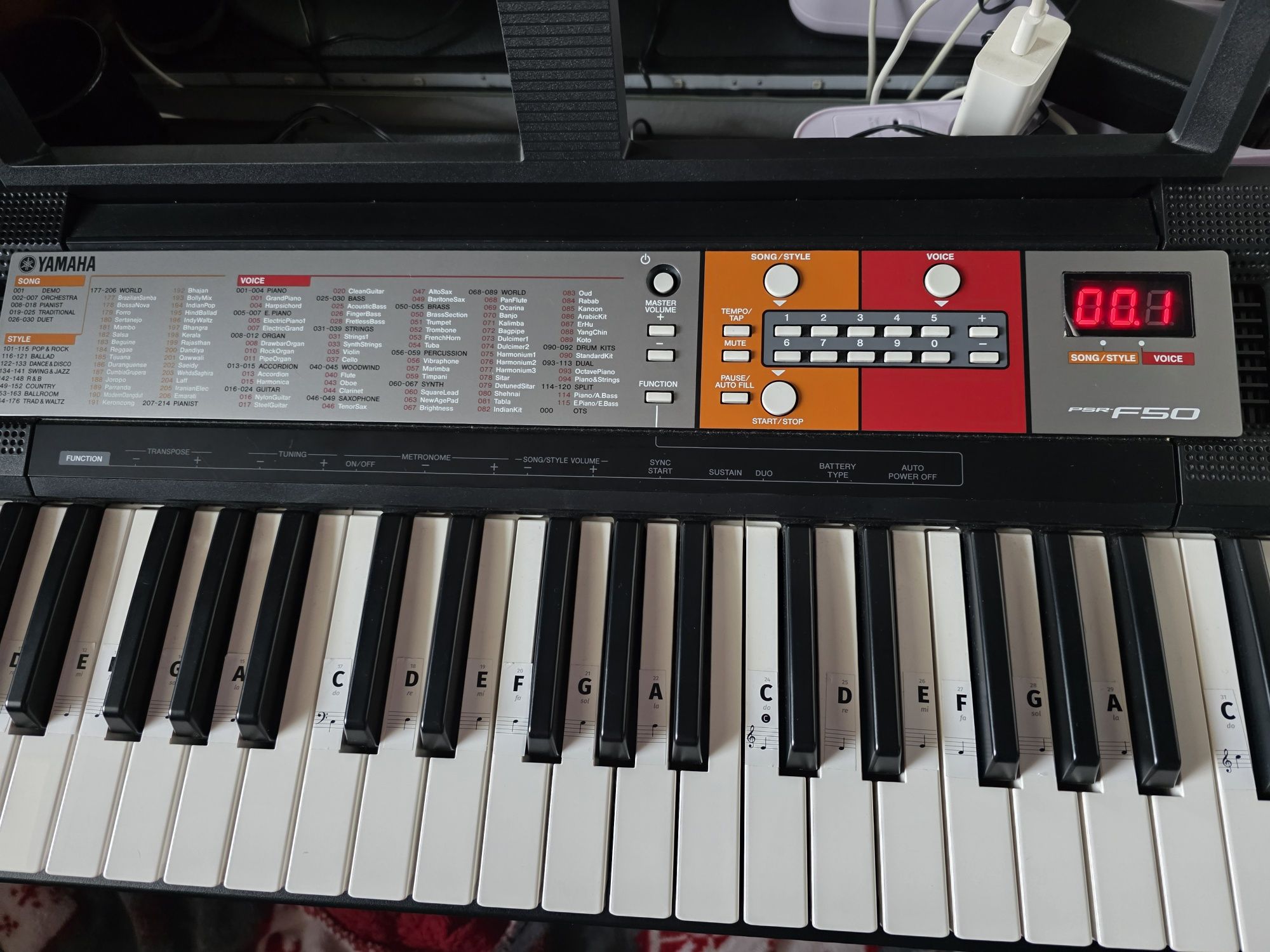 Keyboard yamaha f50