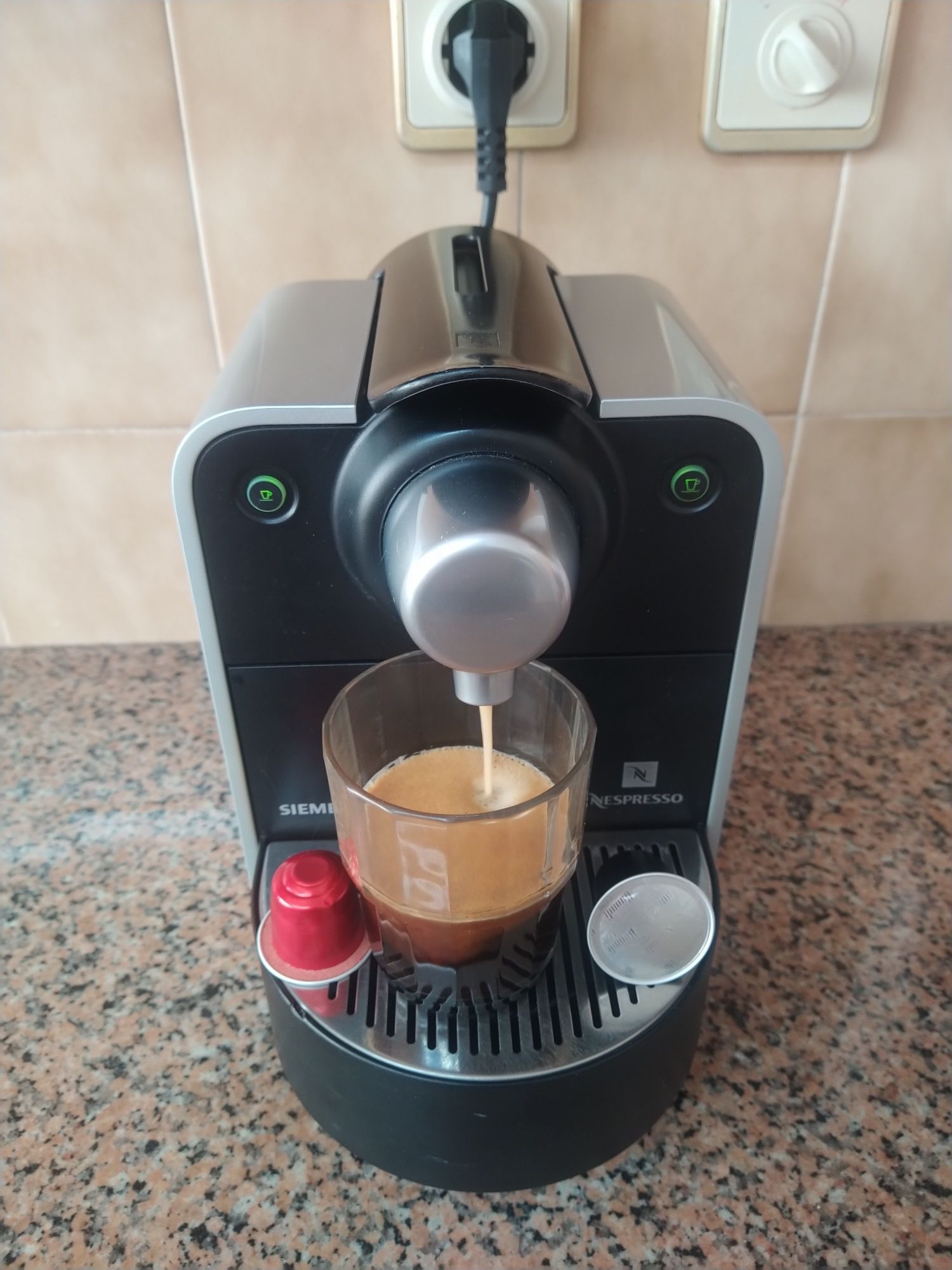 Máquina de café Nespresso Siemens casa quarto apartamento escritório.