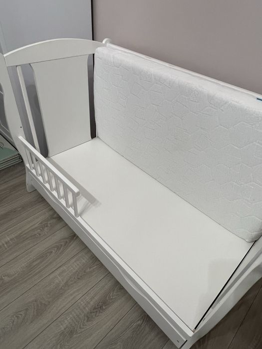 Drewniane łóżeczko/tapczan z szufladą MIKI białe 120x60cm