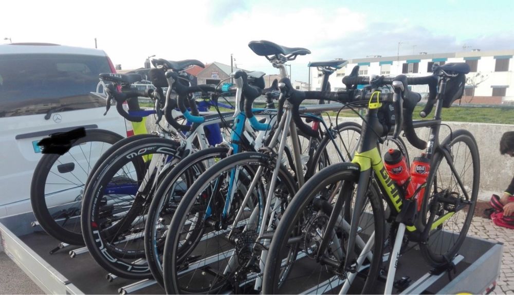 Transporte de pessoas e bicicletas desde Santiaago de Compostela