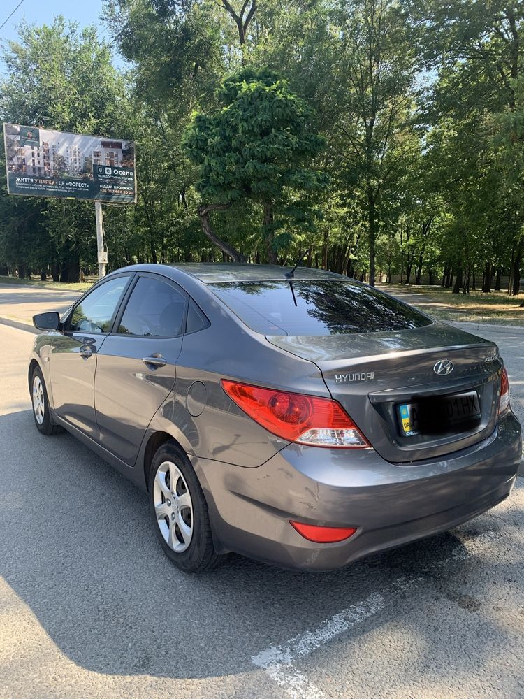 Hyundai Accent машина автомобіль