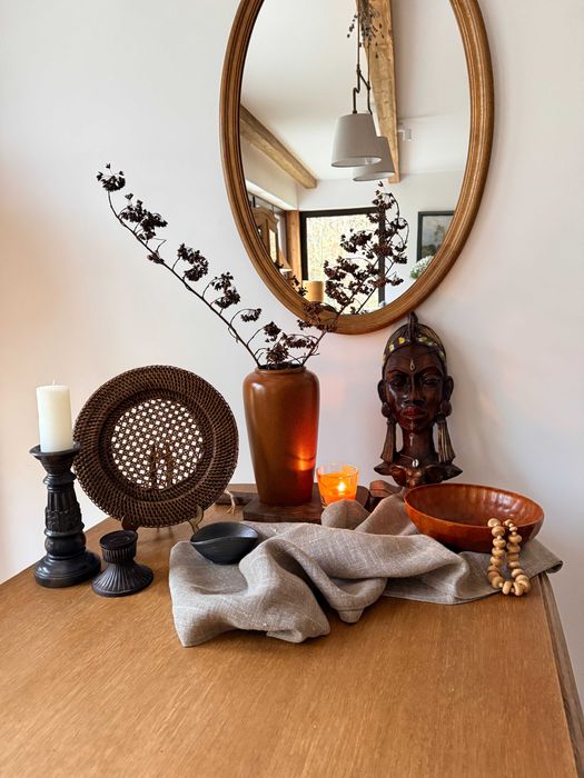 Dopracowana w szczegółach, zachwycająca maska afrykańska.