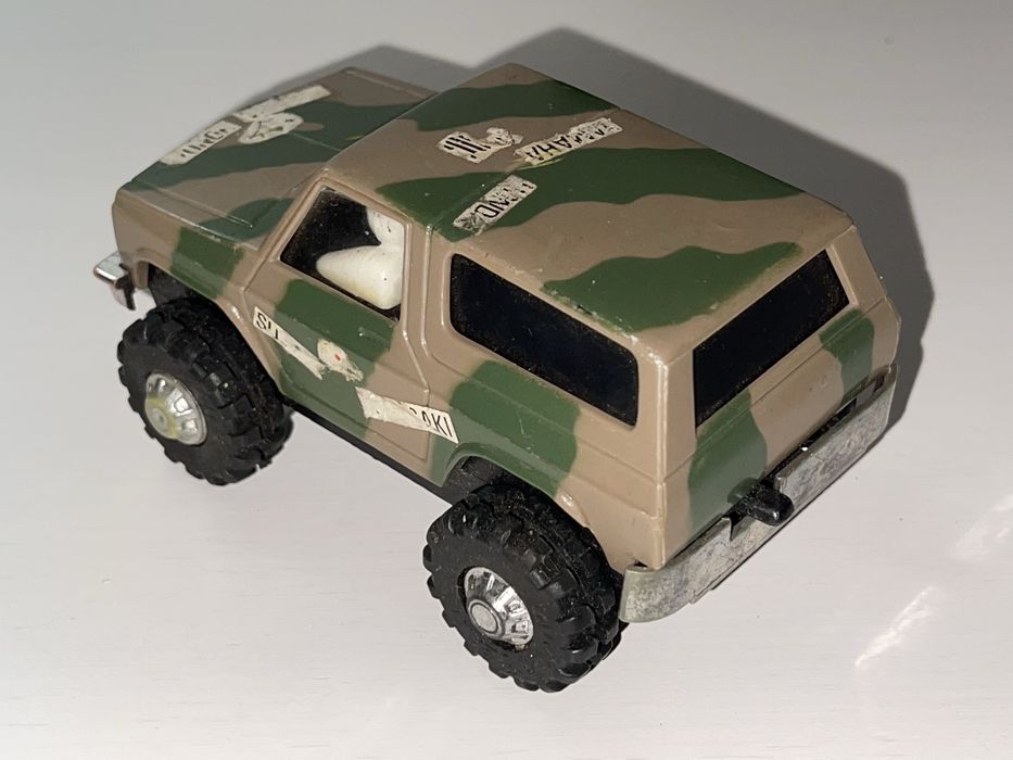 Stary Jeep Creata Hong Kong 1982 rok zabawka pojazd znokresu PRL