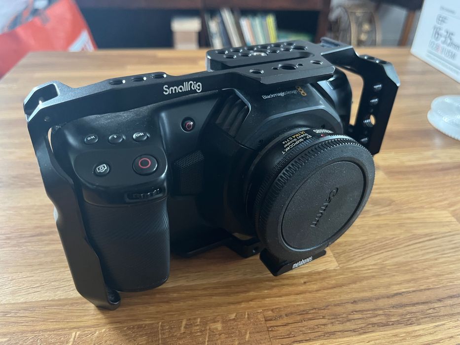 Kamera Blackmagic Pocket BMPCC 4k + Metabones Speed Booster + klatka