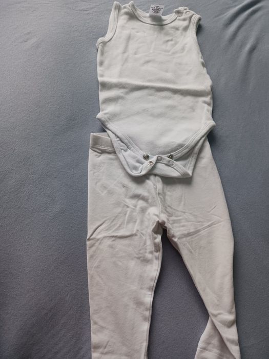 Białe legginsy i body r.74/80
