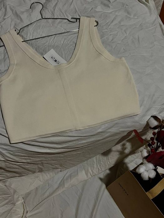 Базова майка бренду H&M.