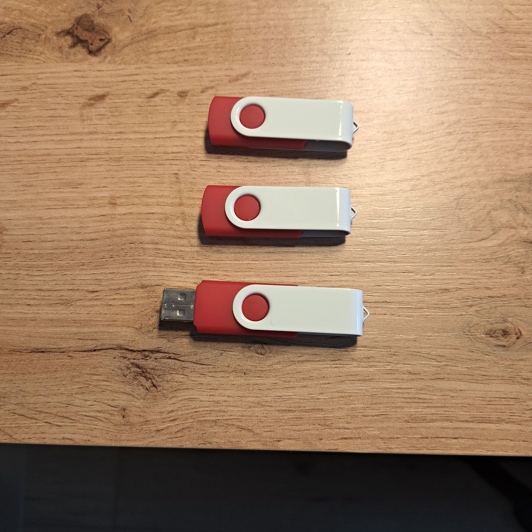 3 sztuki Nowy pendrive 4 GB z Niemiec
