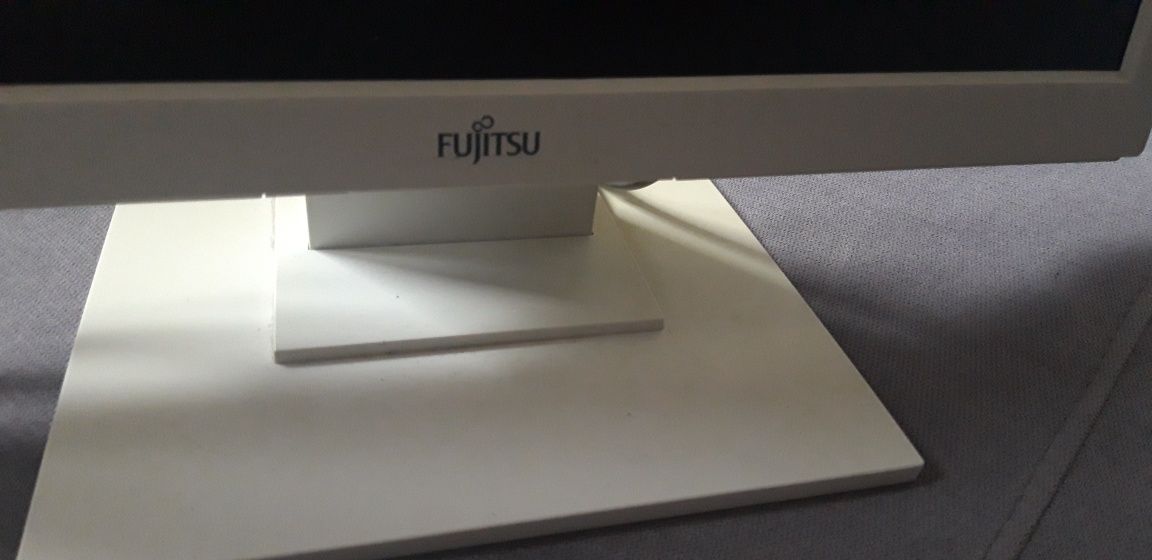 Monitor FUJITSU stan dobry