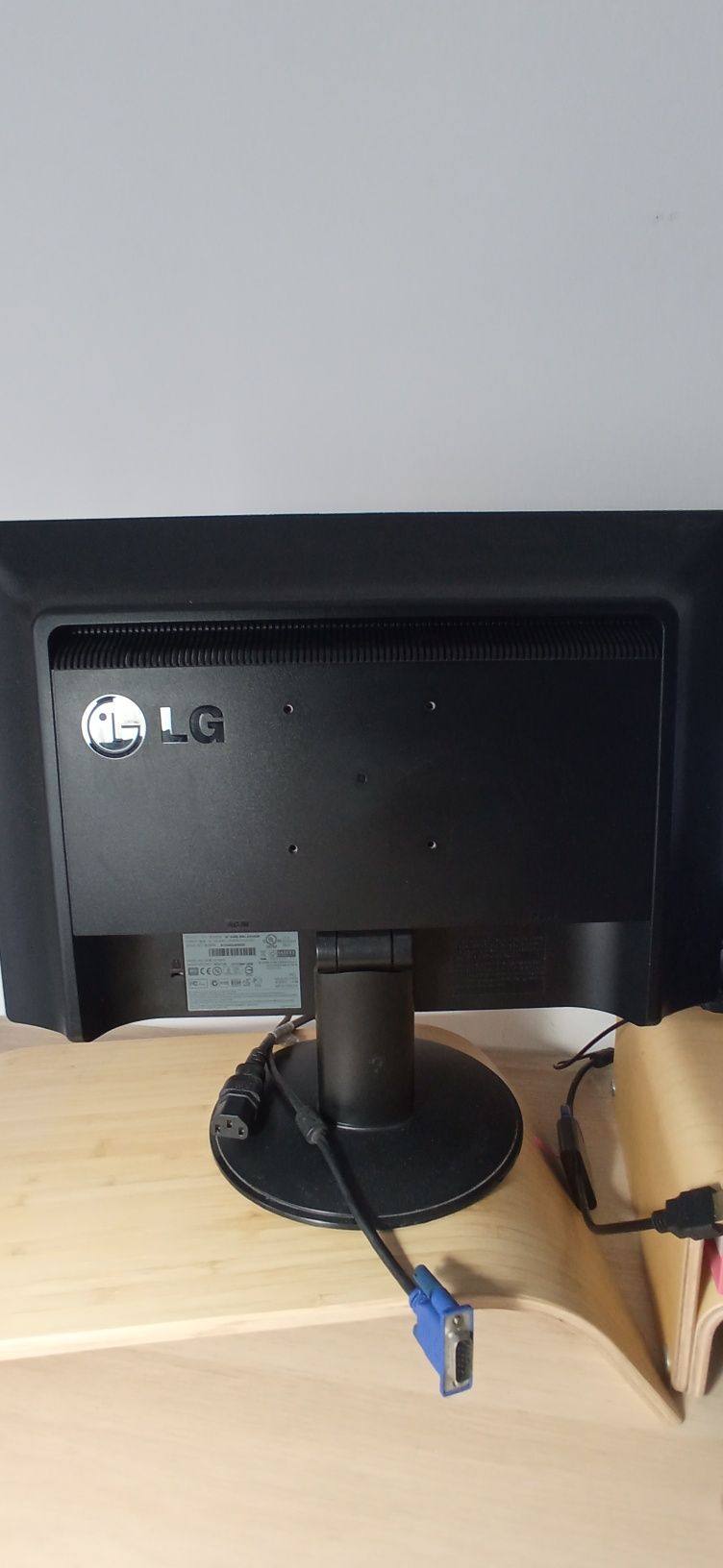 LG Flatron W1934S 19"