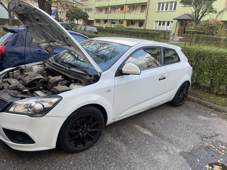 Kia ceed 1,4b+gaz uszkodzona