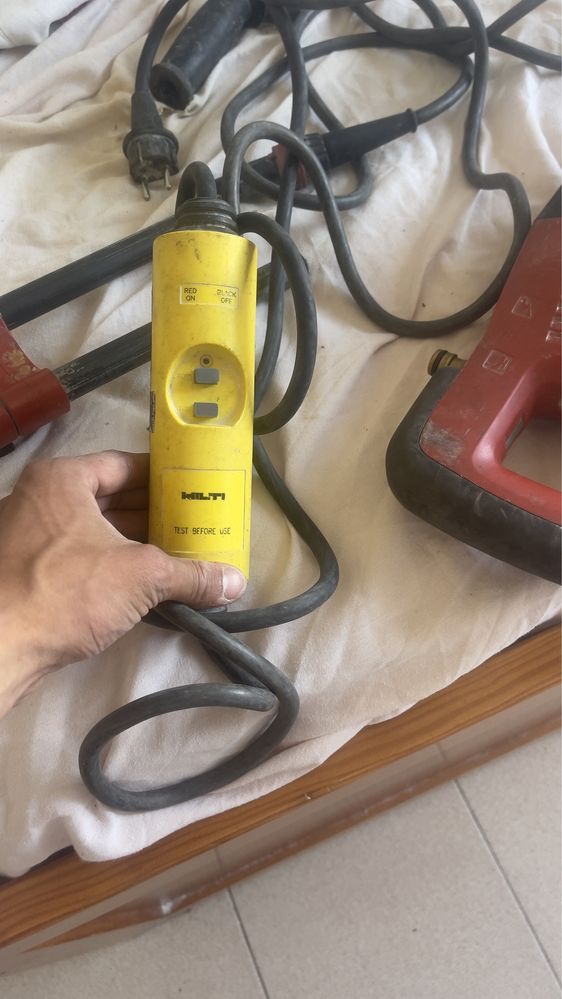 Boas vendo martelo da hilti