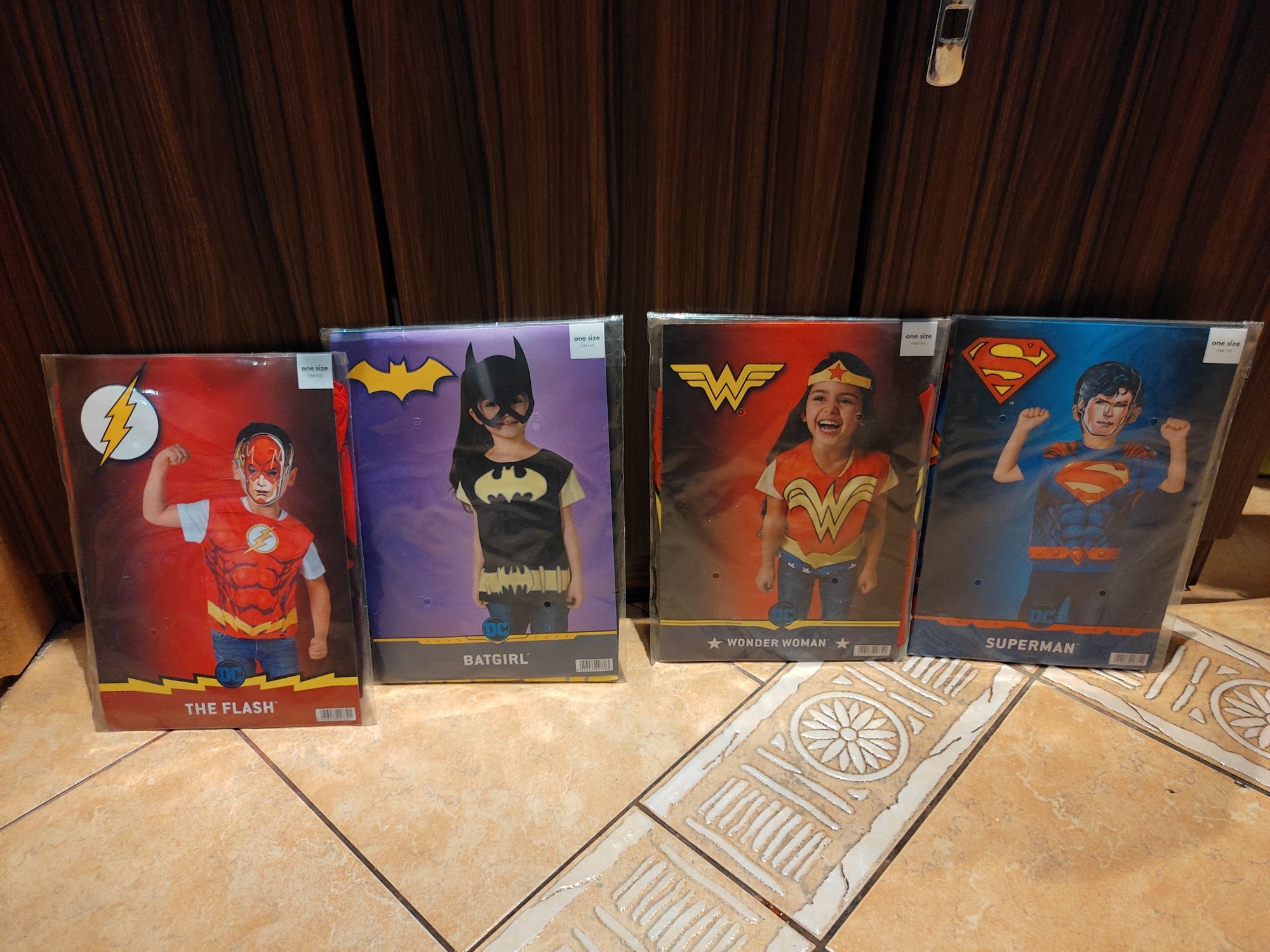 Nowy strój,przebranie Bat girl,Flash, Super Man, Wonder Woman 104-116