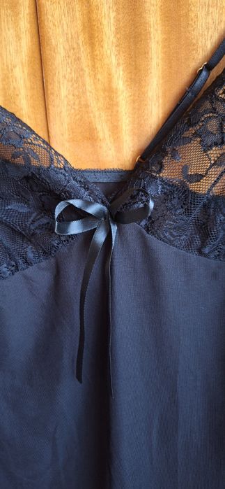 Czarna koronkowa koszulka nocna m