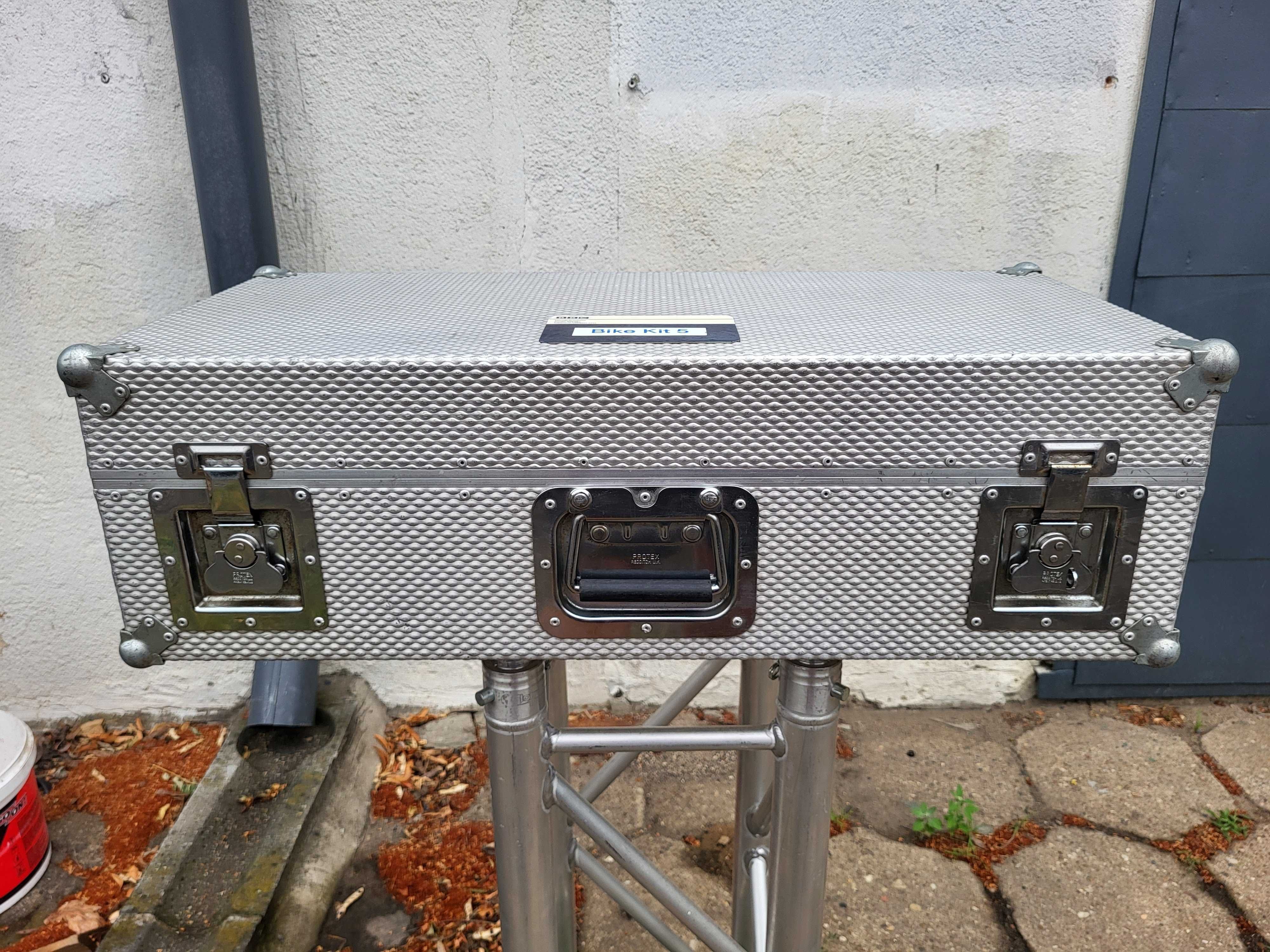 CASE 71x32x13 + 7 FAKTURA